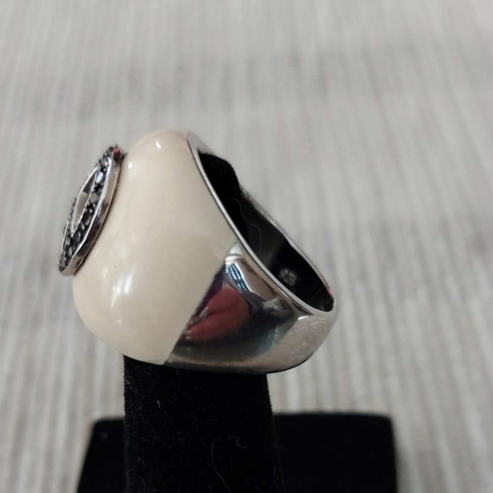 Peace Sign Ring - Picture 2 of 5